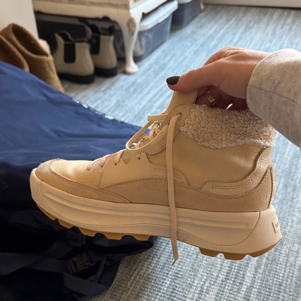 LIKE NEW Sorel Women's Cream Winter Boots